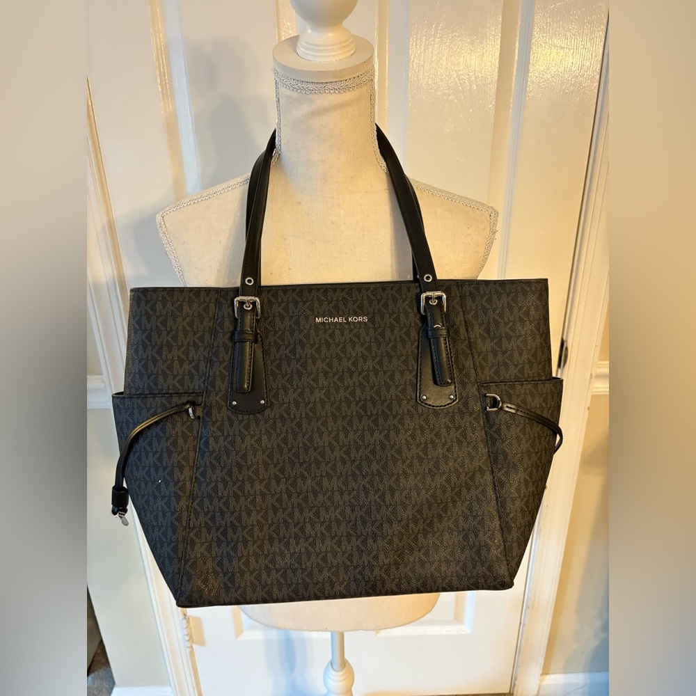 Michael Kors Black Signature Tote EUC